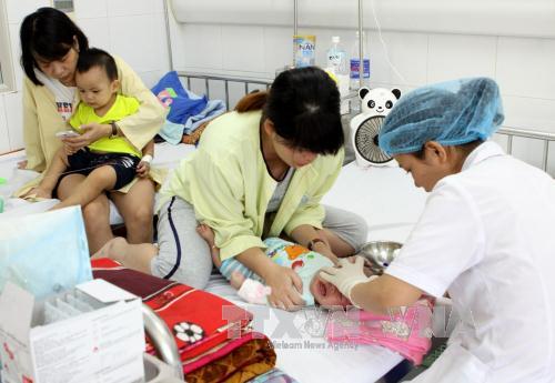 Trẻ cần được tiêm vắc xin để phòng, chống bệnh ho gà